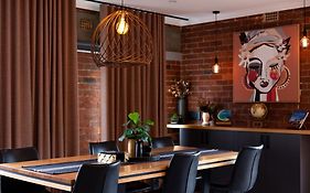 Linear Guest Apartment - Luxury In The City